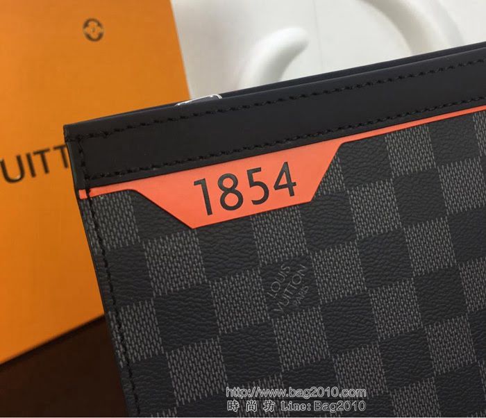 路易威登LV 頂級原單 44449 小巧時髦 Pochette Voyage中號手袋 Damier Graphite格紋塗層帆布手拿包  YDH2488